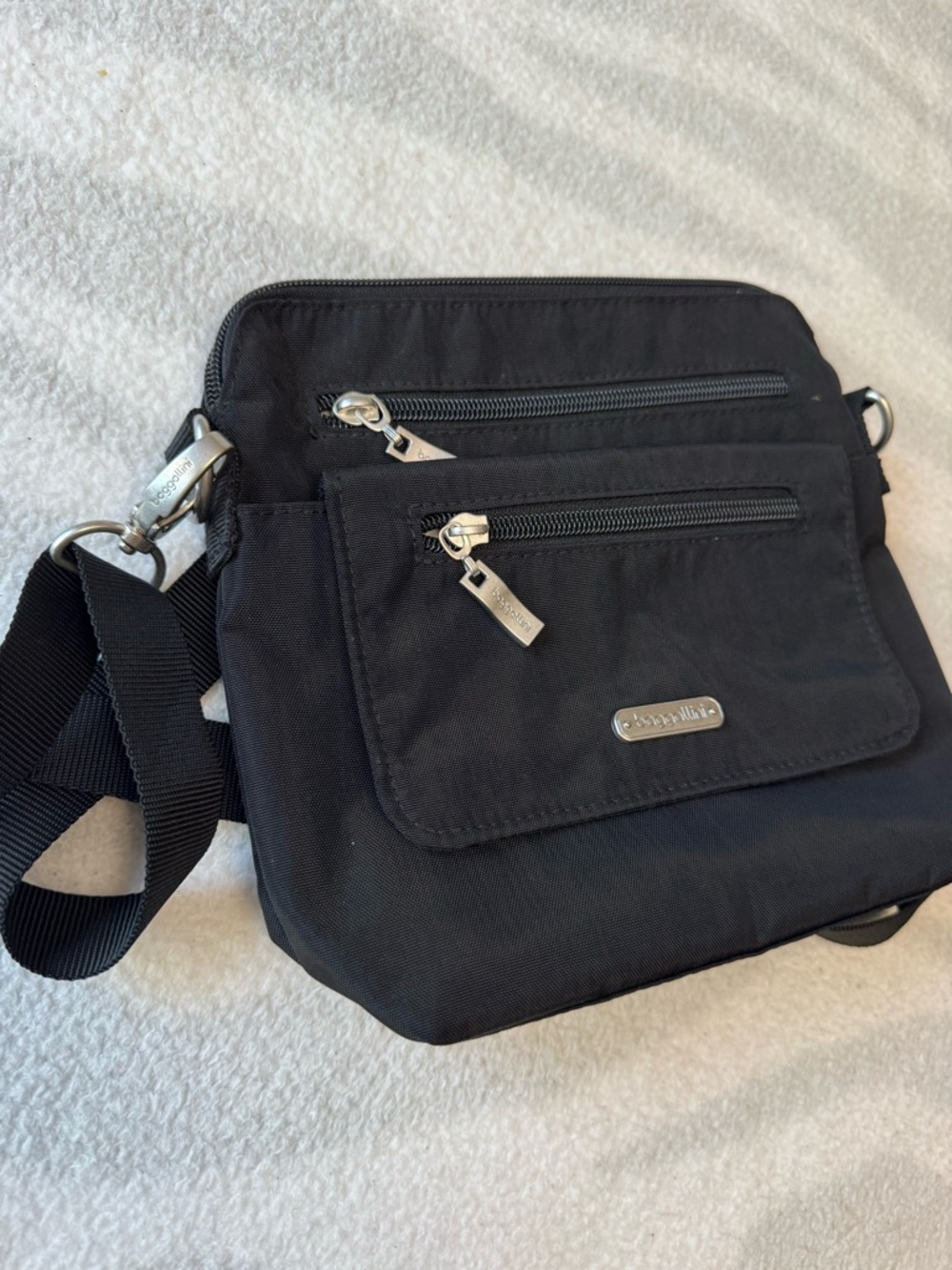 Baggallini Black Compact Crossbody Organizer